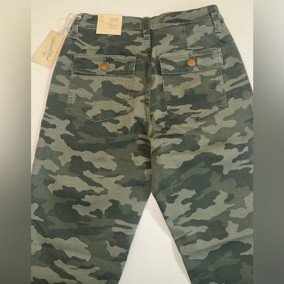NEW Universal Thread Camo Pants Sz 6 Small Green Camouflage High Rise Straight - Picture 5 of 10